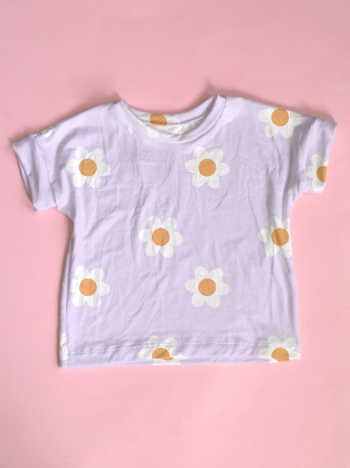 Summer Cozy Tee - Lilac Daisies