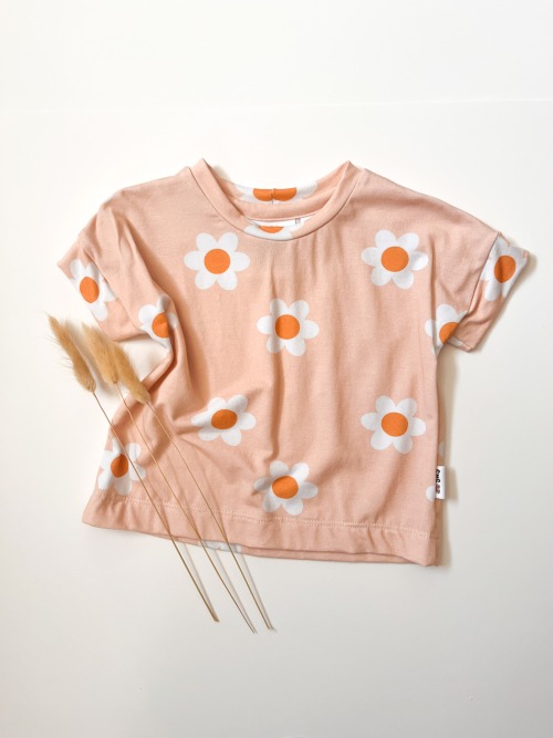Cozy Tee - Peach Daisies 9-12m