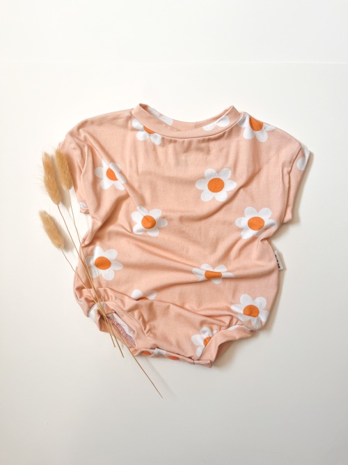 Cozy Tee Romper - Peach Daisies 0-3m
