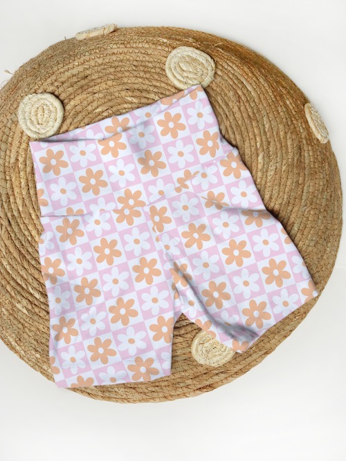 Biker Shorts - Checkered Daisies