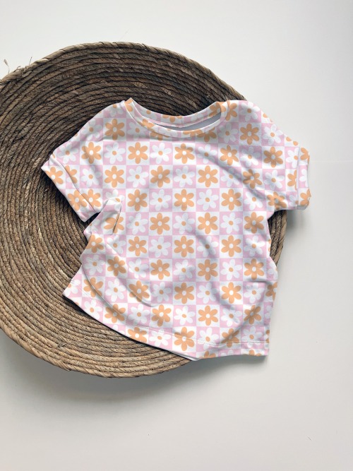 Cozy Summer Tee - Checkered Daisies