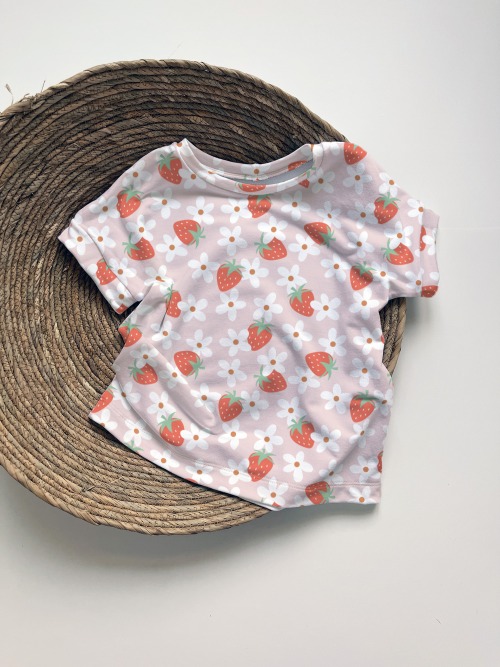 Cozy Summer Tee - Strawberry Daisy