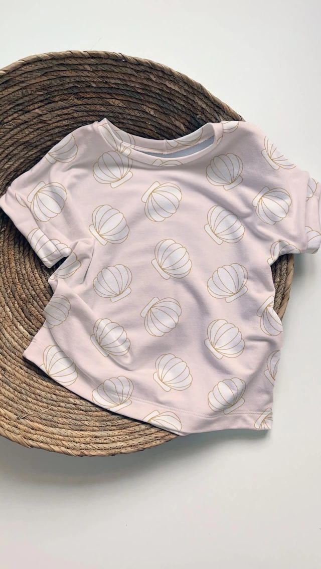 Waiting for people to find my small business be like…. 🦭 

#ontariomoms #mommade #sustainablekids #handmadeclothingforkids #smallbizmama #smallbusinesscanada